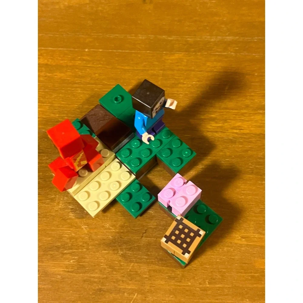 LEGO Minecraft Steve Minifigure with Red Creeper Pink‎ Sheep and Crafting Table